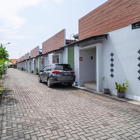 Koolkost Syariah Near Transmart Tegal Hotel Buitenkant foto