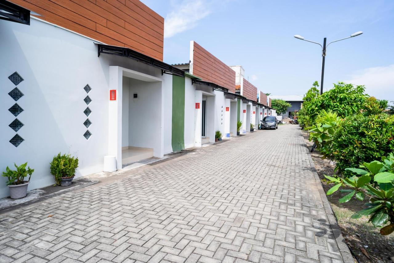Koolkost Syariah Near Transmart Tegal Hotel Buitenkant foto