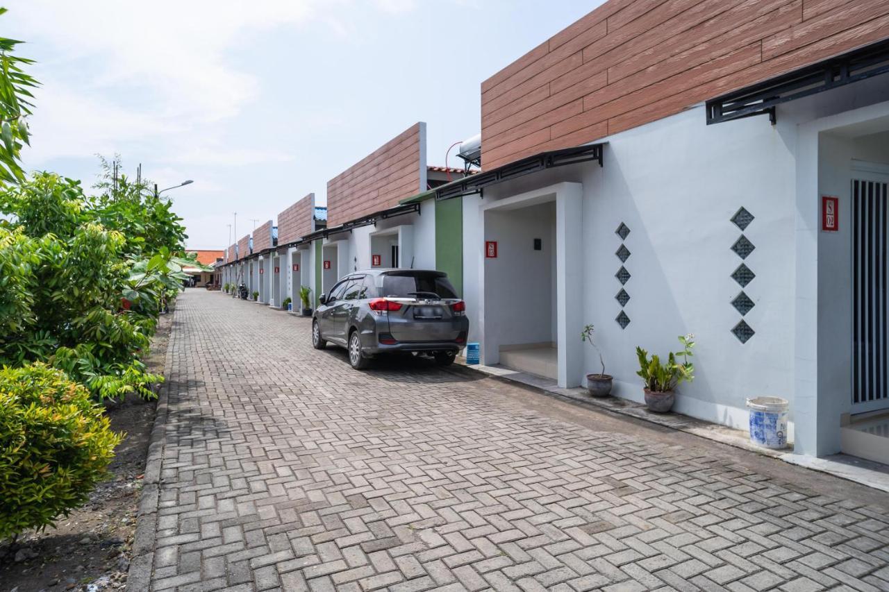 Koolkost Syariah Near Transmart Tegal Hotel Buitenkant foto