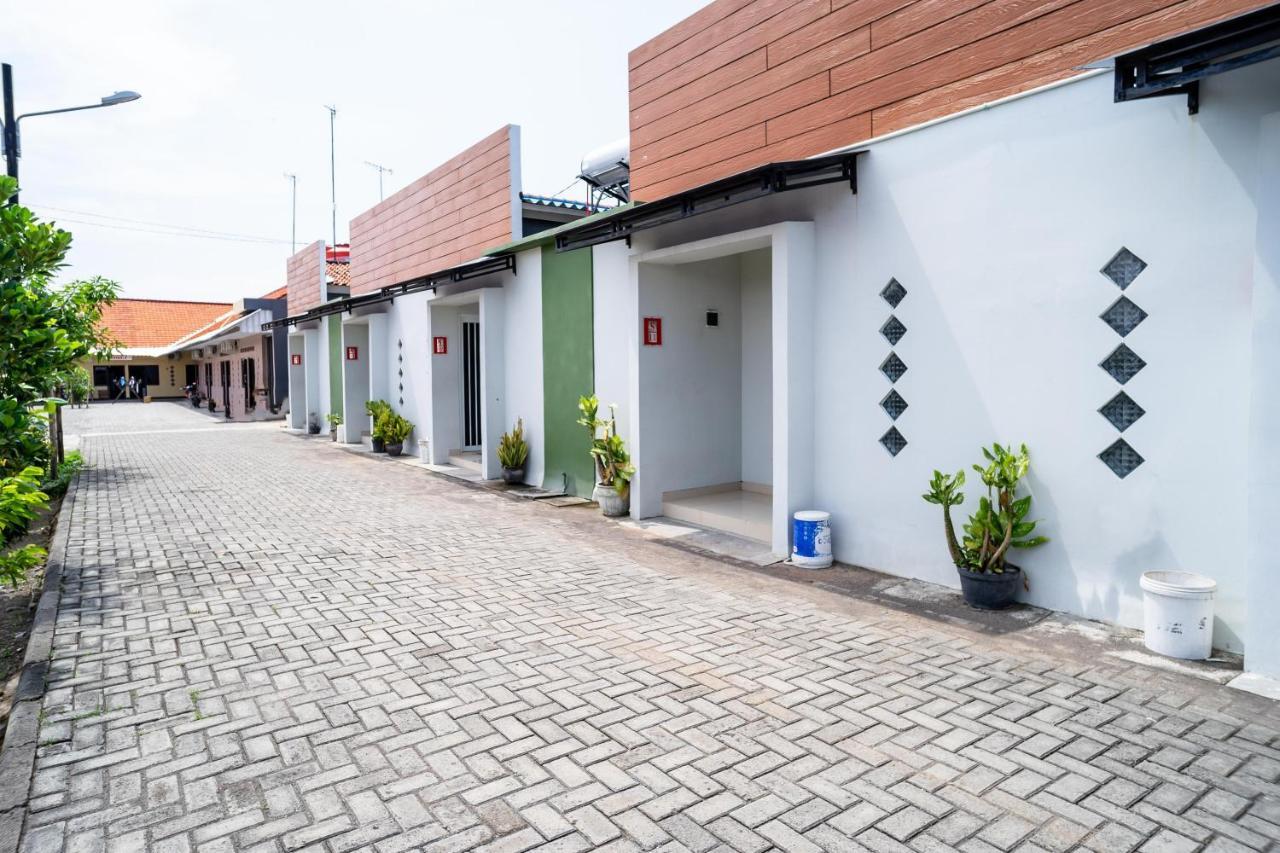 Koolkost Syariah Near Transmart Tegal Hotel Buitenkant foto