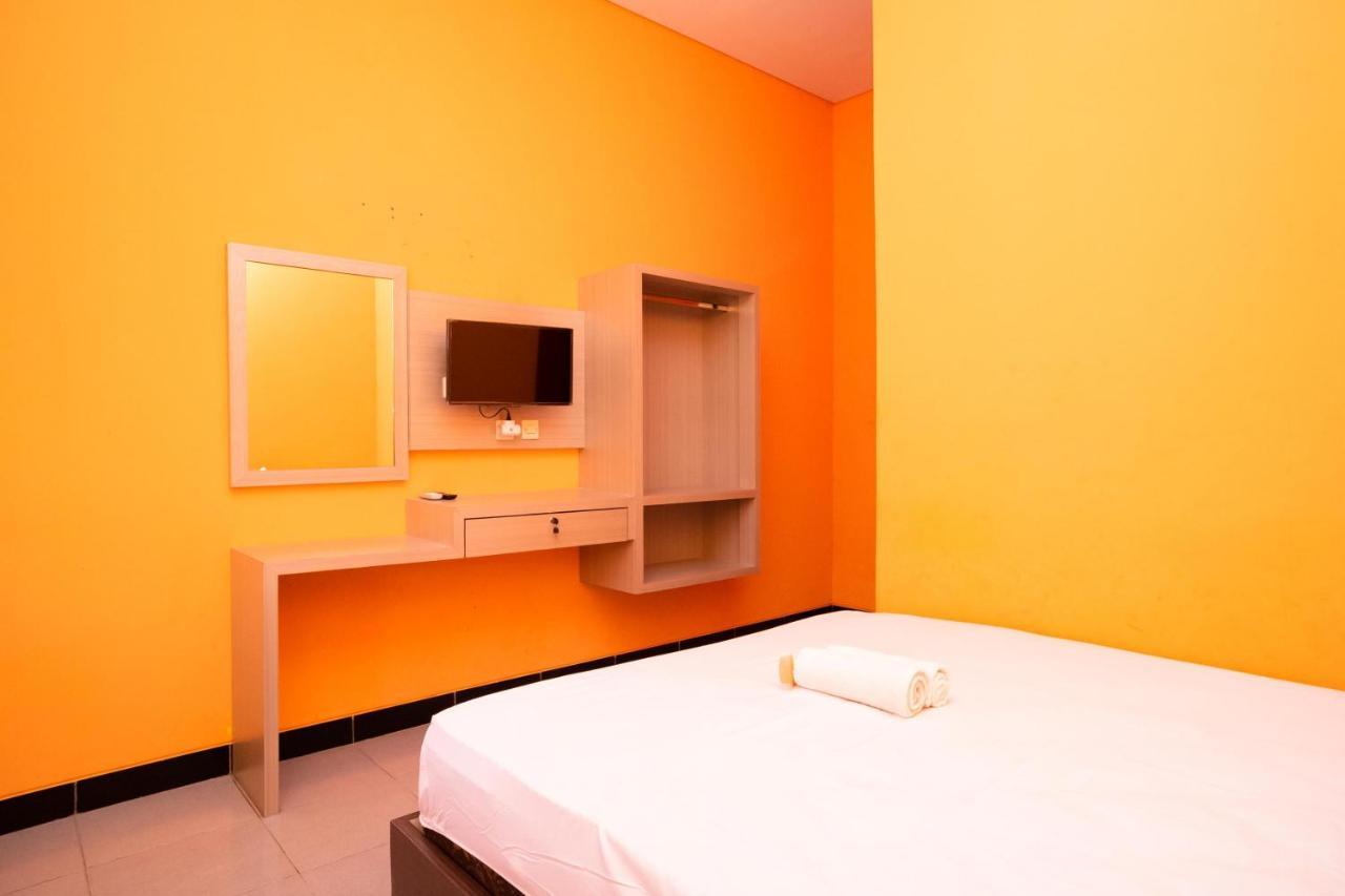 Koolkost Syariah Near Transmart Tegal Hotel Buitenkant foto